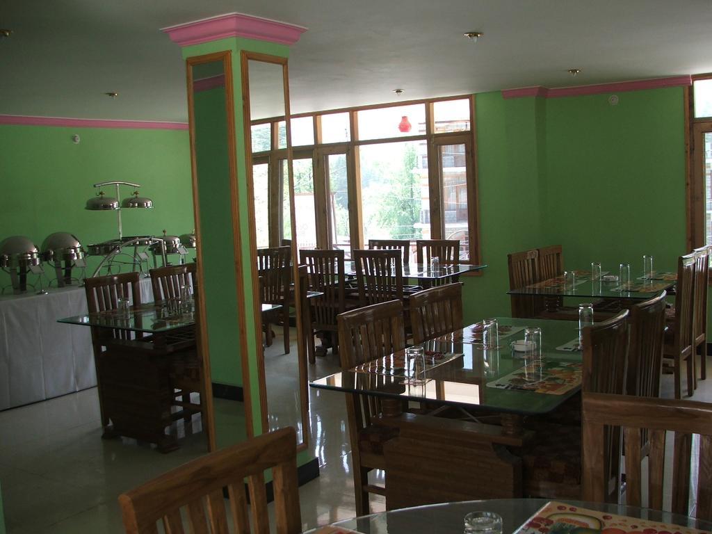 Hotel Ocean Blue Manali Bagian luar foto