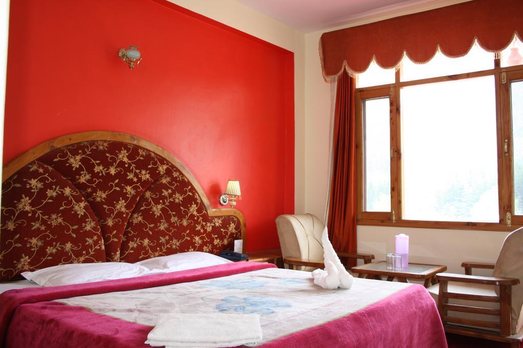 Hotel Ocean Blue Manali Bagian luar foto