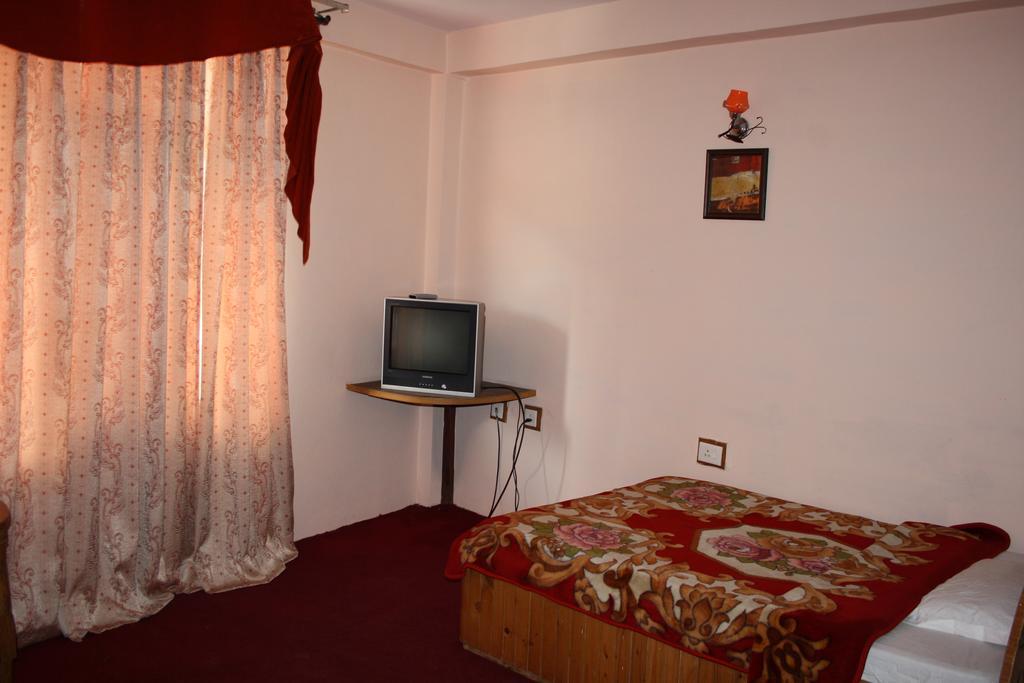 Hotel Ocean Blue Manali Bagian luar foto