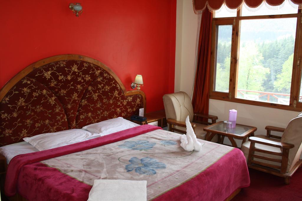 Hotel Ocean Blue Manali Bagian luar foto