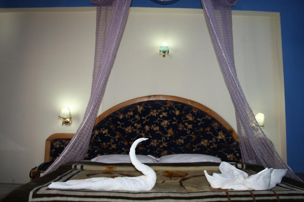 Hotel Ocean Blue Manali Bagian luar foto